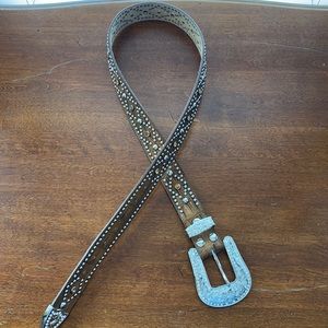 Women’s leather belt